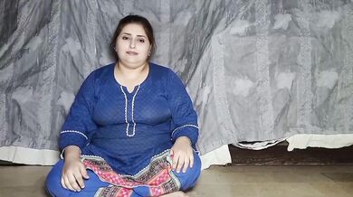 Very dirty pakistani bhabhi shows holes in live video