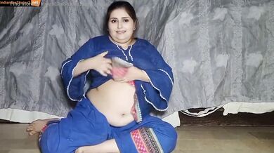 Very dirty pakistani bhabhi shows holes in live video