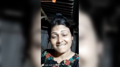 Naughty village aunty shows tanker boobs in live video
