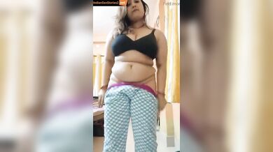 Fat figure naked show by hot pujabi milf aunty