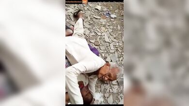 Desi budha fucking callgirl bhabhi in khandar