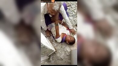 Desi budha fucking callgirl bhabhi in khandar