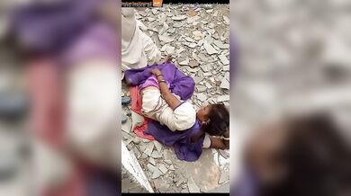 Desi budha fucking callgirl bhabhi in khandar