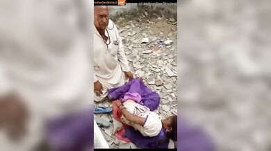 Desi budha fucking callgirl bhabhi in khandar