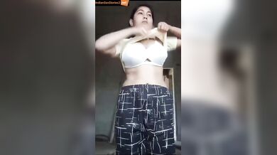 Assam sexy girl nude boobs and hot pussy leak video