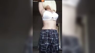 Assam sexy girl nude boobs and hot pussy leak video