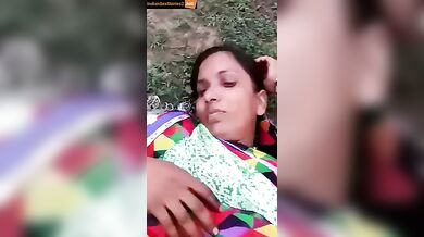 Gujarati kamwali bhabhi fucked in garden by security guard