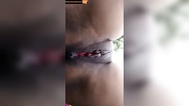 Gujarati kamwali bhabhi fucked in garden by security guard