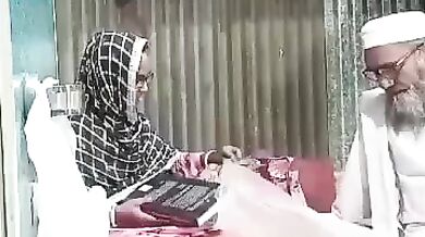 Molana gets cock sucking from ugly bhabhi