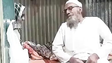 Molana gets cock sucking from ugly bhabhi