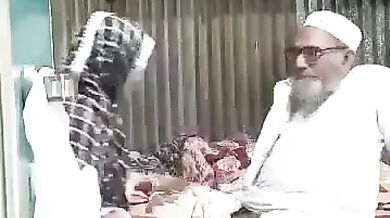 Molana gets cock sucking from ugly bhabhi
