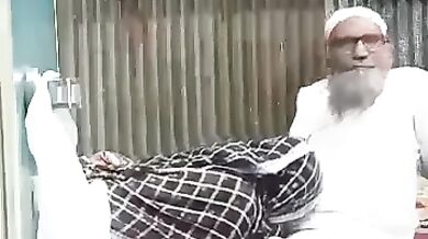 Molana gets cock sucking from ugly bhabhi