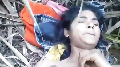 Bihari girl fucked and cummed on her jhaant in xxx farm bf