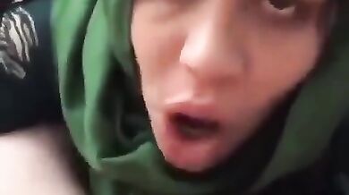 Hijabi bhabhi nicely sucking lover's dick