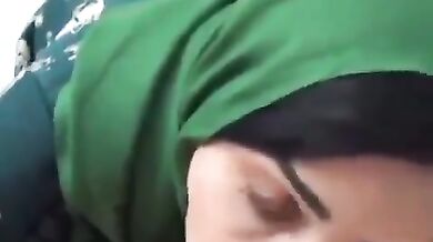 Hijabi bhabhi nicely sucking lover's dick