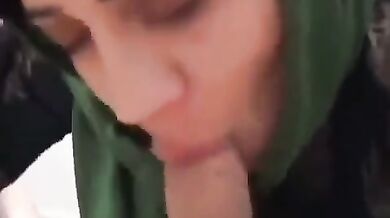 Hijabi bhabhi nicely sucking lover's dick