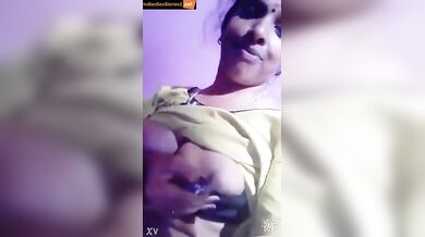 Desi mallu aunty playing with her soft boobs in call