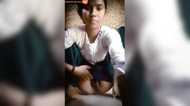 Marathi village bhabhi fingering pussy and asshole in dirty video