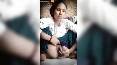 Marathi village bhabhi fingering pussy and asshole in dirty video