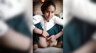 Marathi village bhabhi fingering pussy and asshole in dirty video
