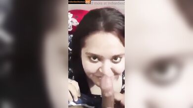 Lucky guy gets deep sucking by himachal milf aunty