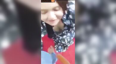 Lucky guy gets deep sucking by himachal milf aunty