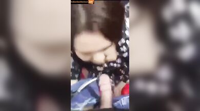 Lucky guy gets deep sucking by himachal milf aunty