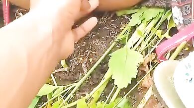 Bhojpuri bhabhi nude pussy fingering in jungle