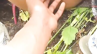 Bhojpuri bhabhi nude pussy fingering in jungle
