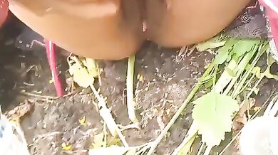 Bhojpuri bhabhi nude pussy fingering in jungle