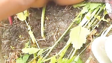 Bhojpuri bhabhi nude pussy fingering in jungle