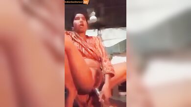 Hindi bhabhi fucking pussy and ass with glass bottle