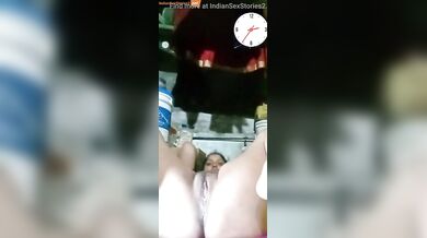 Kannada bhabhi showing her dark pussy in live video