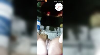 Kannada bhabhi showing her dark pussy in live video