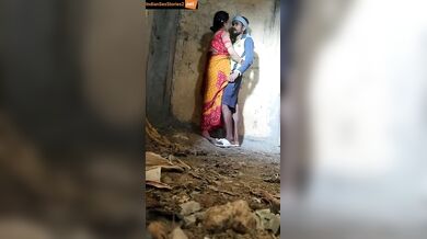Marathi nagarpalika cleaner fucking bihari randi in saree