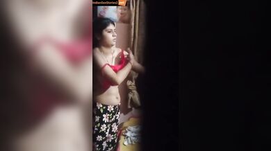 Big boobs girl dress changing mms made by cousin