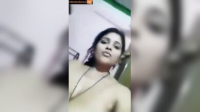 A very hot and lusty marathi housewife made her nude video