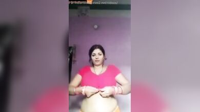 A very hot and lusty marathi housewife made her nude video