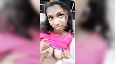 Young tamil girlfriend showing her boobs in video