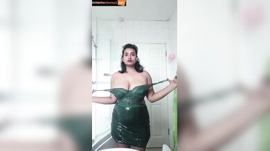 Tanker boobs bhabhi showing nude body in whatsapp video call