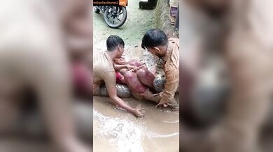 Bengali bhabhi touched everywhere while playing holi