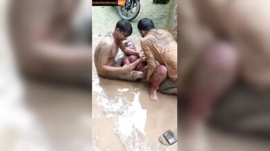 Bengali bhabhi touched everywhere while playing holi