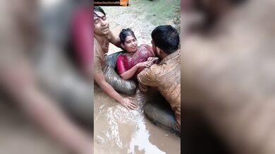 Bengali bhabhi touched everywhere while playing holi