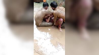 Bengali bhabhi touched everywhere while playing holi