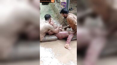 Bengali bhabhi touched everywhere while playing holi