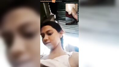 Desi girl doing live masturbation with faceboob friend