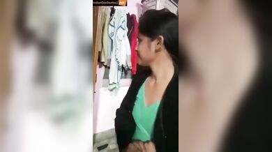 Young punjabi girl showing kunwari fuddi in home mms video