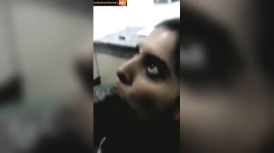 Office bhabhi giving almost perfect blowjob to boss in toilet