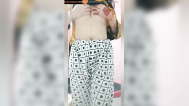 Muslim bhabhi showing boobs to lover in saudi