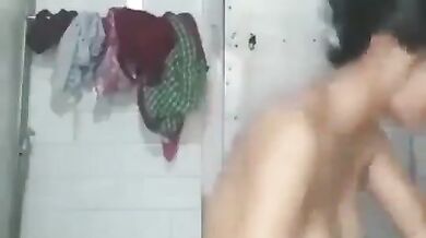Rajasthani hot bhabhi boobs showing bathroom mms